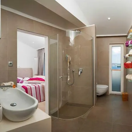 Prestige Vacation With Gorgeous Pool And Bbq Area Rogoznica (Sibenik-Knin)