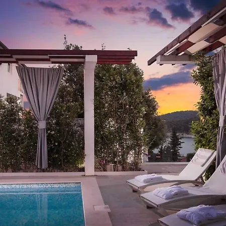 Prestige Vacation With Gorgeous Pool And Bbq Area Villa