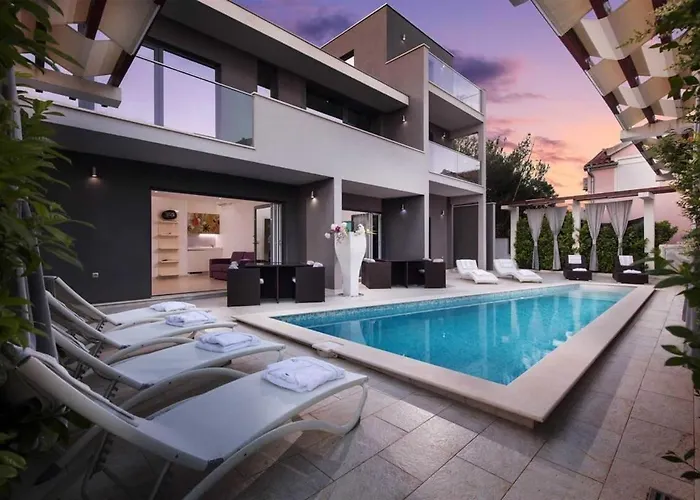 Prestige Vacation With Gorgeous Pool And Bbq Area