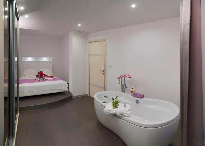 Prestige Vacation With Gorgeous Pool And Bbq Area Rogoznica (Sibenik-Knin)