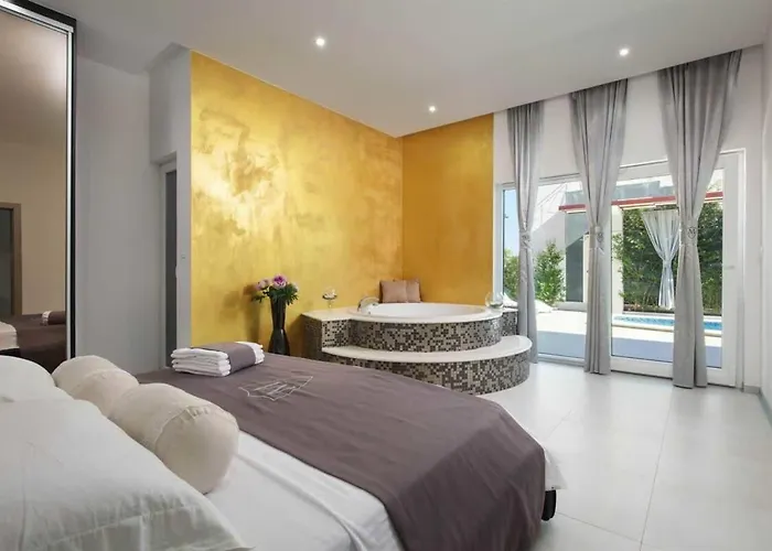 Villa Prestige Vacation With Gorgeous Pool And Bbq Area Rogoznica (Sibenik-Knin)