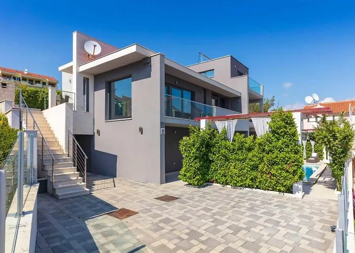 Prestige Vacation With Gorgeous Pool And Bbq Area