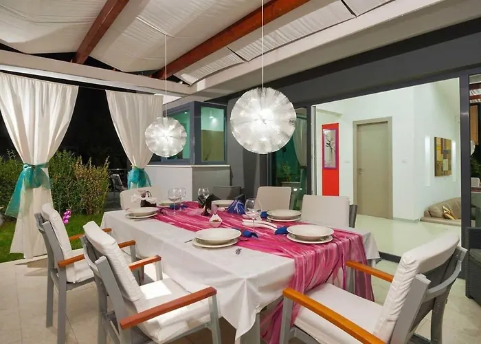 Villa Prestige Vacation With Gorgeous Pool And Bbq Area