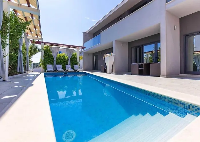 Villa Prestige Vacation With Gorgeous Pool And Bbq Area *